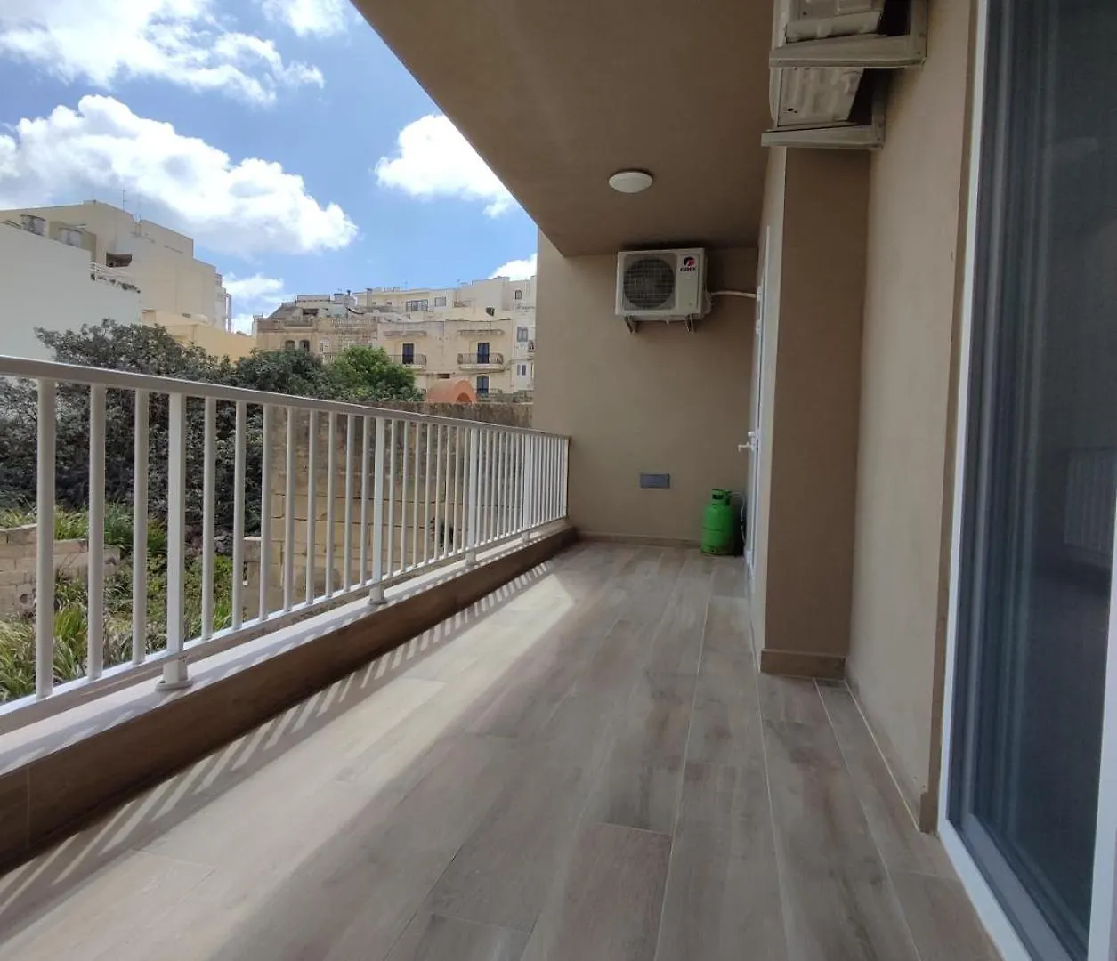 Il-Girna- Modern Seaside Accommodation Marsaskala Apartment