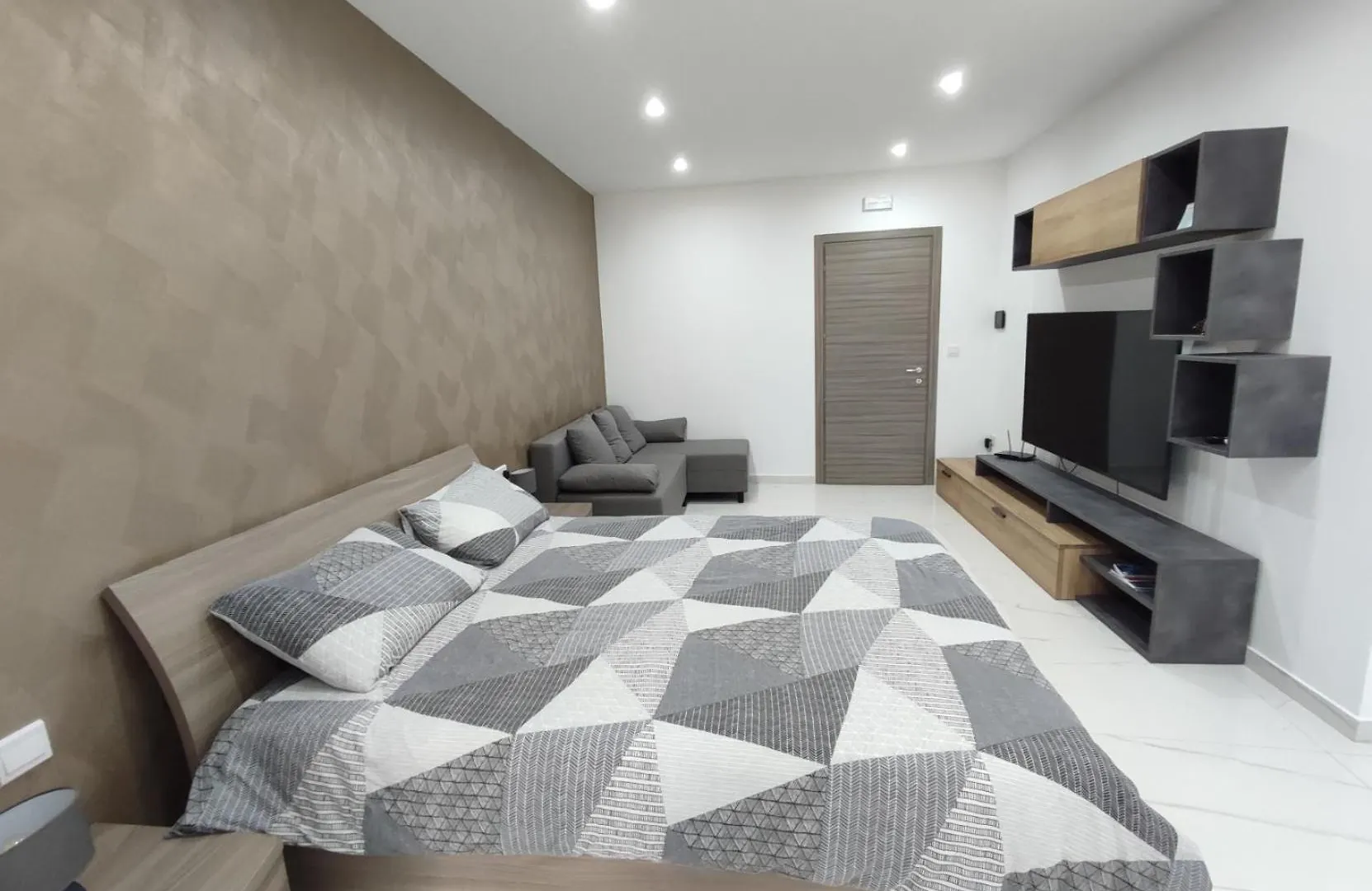 Il-Girna- Modern Seaside Accommodation Marsaskala Apartment