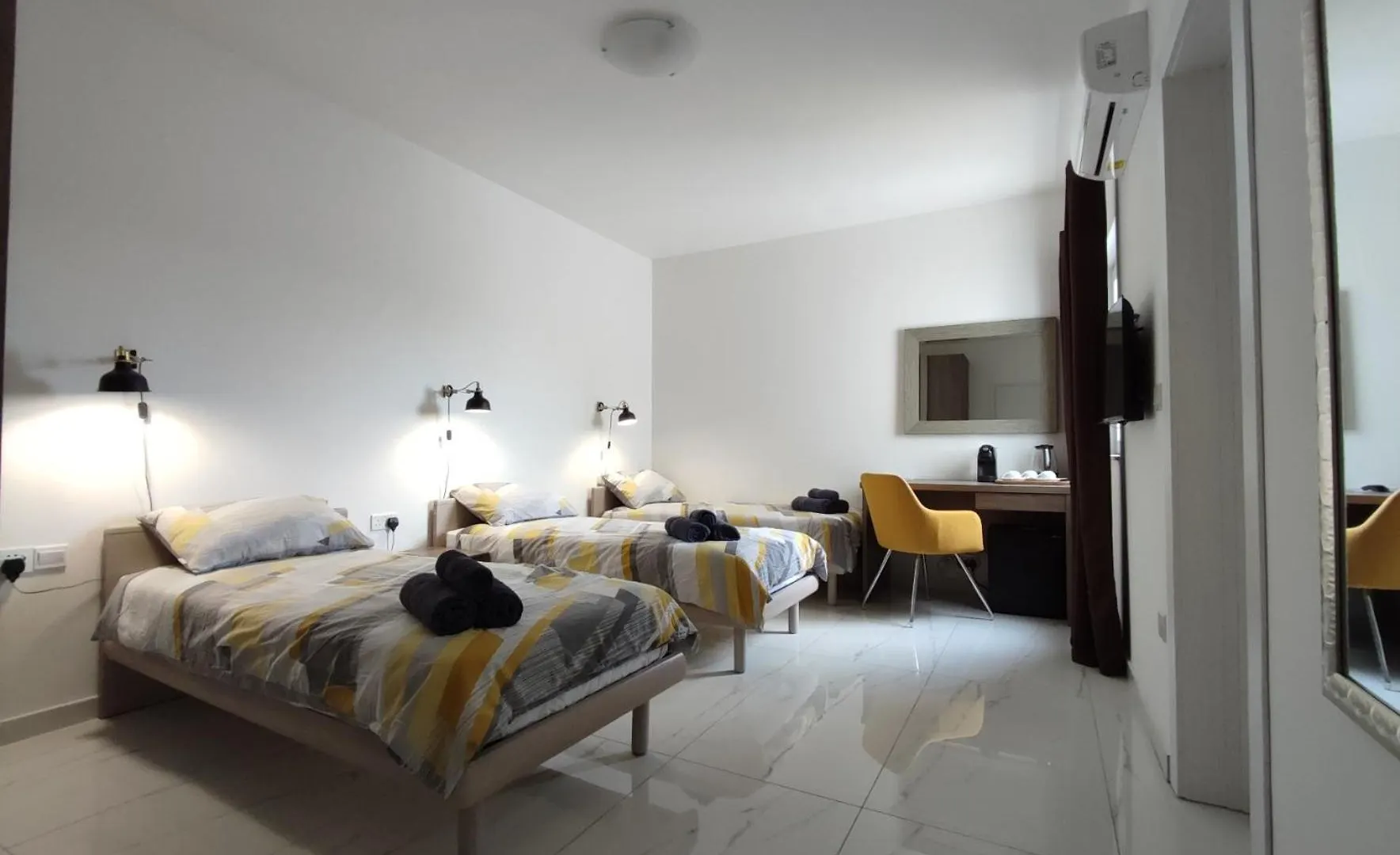 Апартаменты Il-Girna- Modern Seaside Accommodation Марсаскала Мальта
