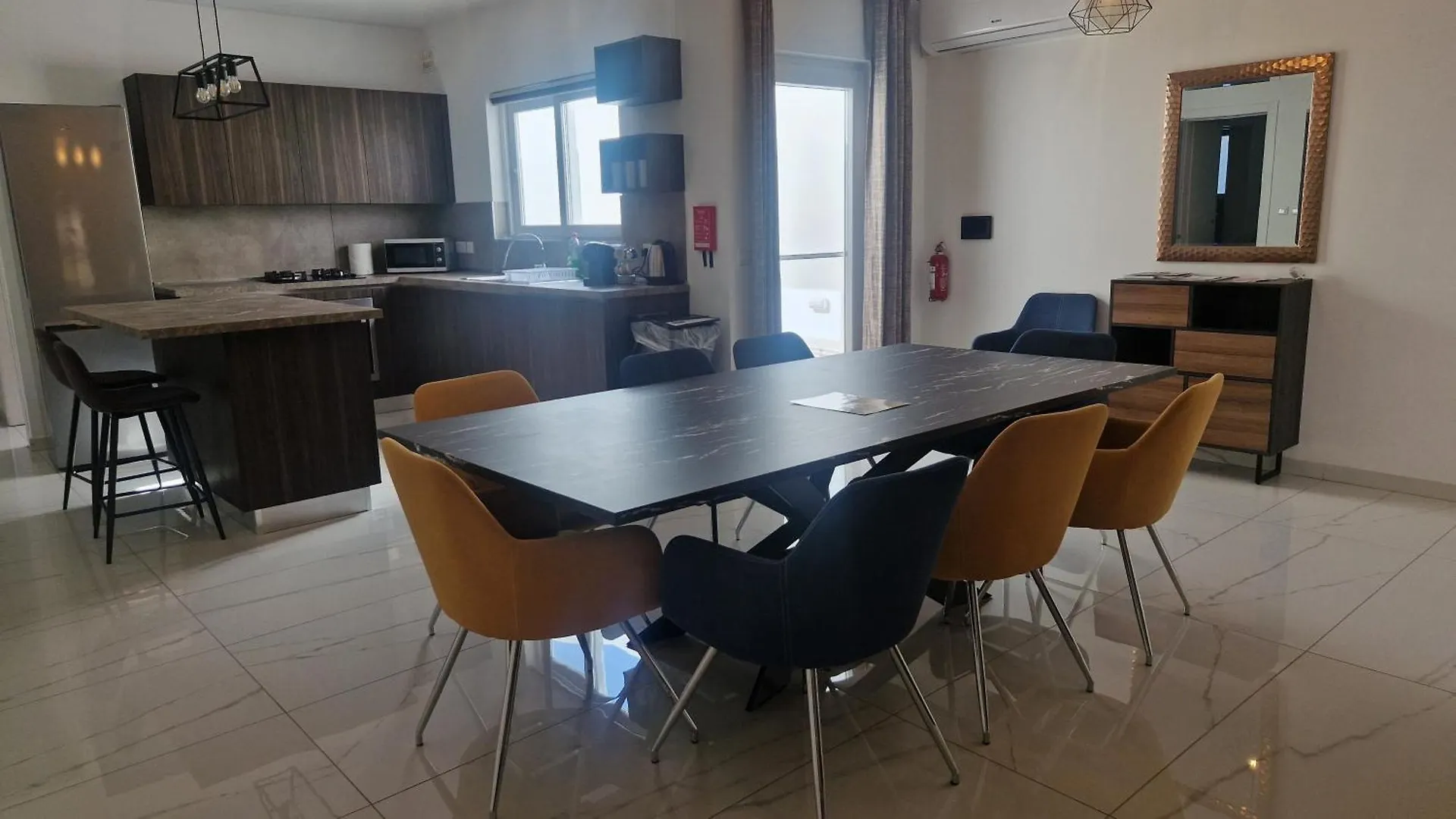 Апартаменты Il-Girna- Modern Seaside Accommodation Марсаскала