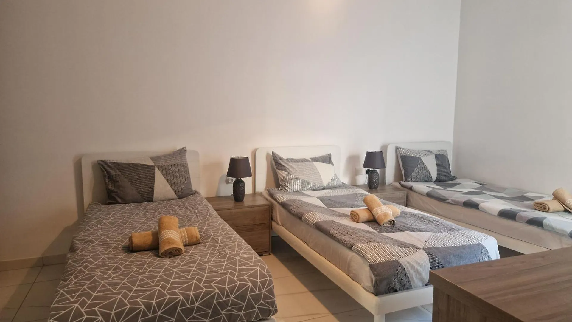 Il-Girna- Modern Seaside Accommodation Marsaskala Apartment