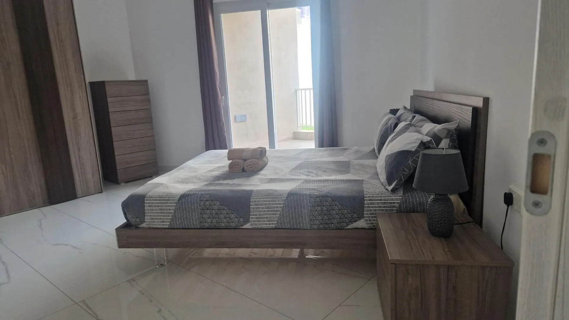 Apartment Il-Girna- Modern Seaside Accommodation Marsaskala